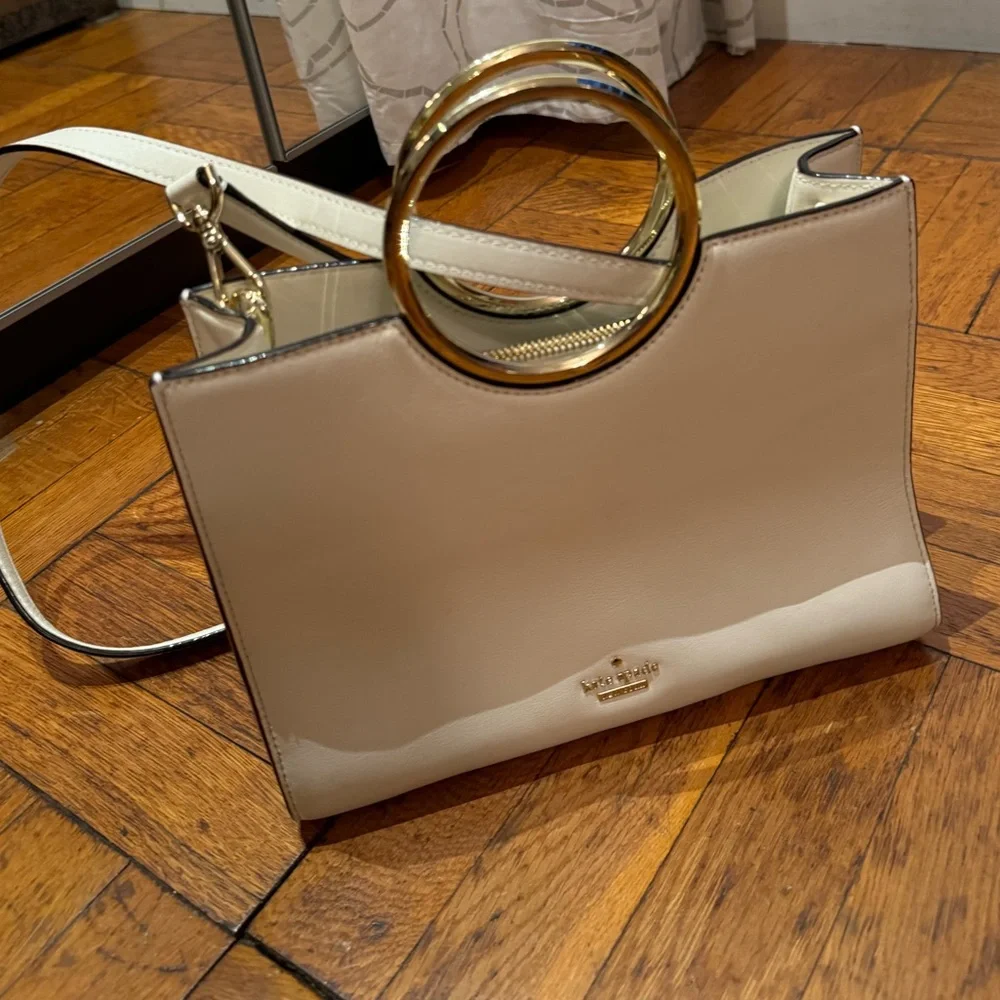 Kate Spade small bag with removable long strap. - Picture 2 of 6
